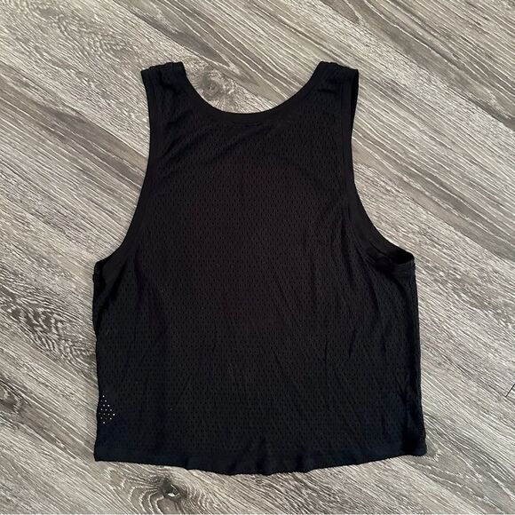 Beyond Yoga Perforated tank - Picture 6 of 6